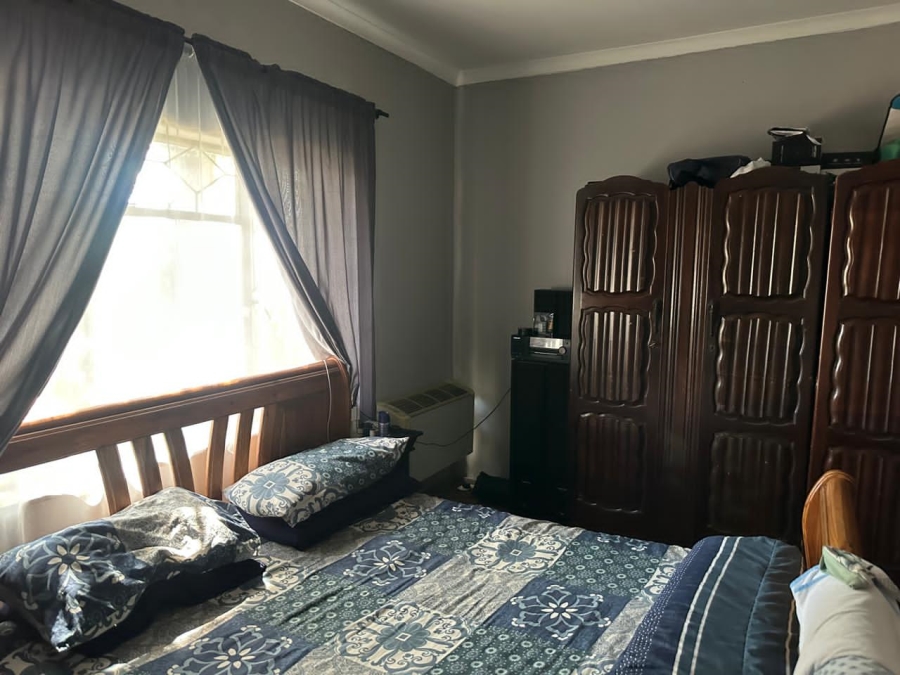 6 Bedroom Property for Sale in Oos Einde North West